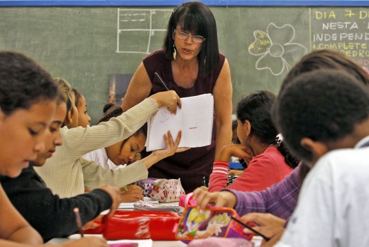 Educação realiza no domingo 41 mil provas de aumento salarial por mérito para professores