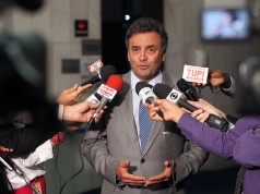 Aécio Neves: governo federal foi omisso em caso de senador boliviano