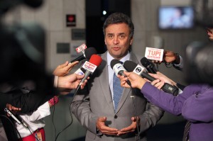 Aécio Neves: governo federal foi omisso em caso de senador boliviano