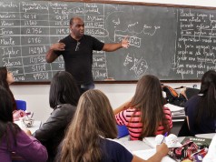 Educação convoca 2 mil educadores para atuarem no regime integral de ensino em 2014