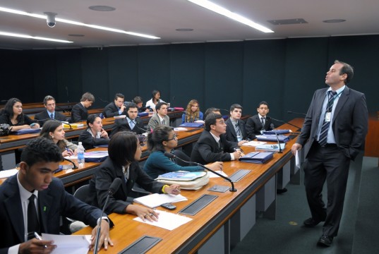 Idealizado por Lobbe Neto, Parlamento Jovem completa 10 anos