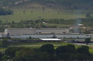 Nove réus do mensalão são levados para penitenciária da Papuda