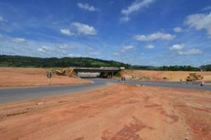 anastasia-visita-obras-no-entorno-de-confins-e-garante-conclusao-das-intervencoes-antes-da-copa_n_i_right-300x199