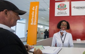 Entrega de Poupatempo e Detran SP.