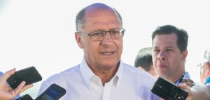 O governador Geraldo Alckmin durante anúncio do aumento da captação de água para o abastecimento do Alto Tietê.