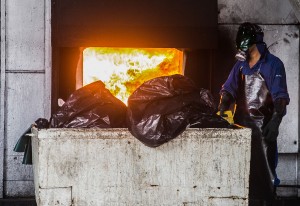 O Governador Geraldo Alckmin, participa junto com o DENARC, da Destruição de Entorpecentes, de drogas e remédios em Mauá. Data: 15/05/2015. Local: Mauá/SP.  Foto: Du Amorim/A2 FOTOGRAFIA