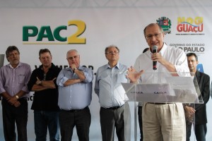 O governador Geraldo Alckmin, participa da cerimônia de entrega de 453 moradias, pelo programa Minha Casa Minha Vida. Data: 23/05/2015. Local: Mogi Guaçu/SP.   Foto: Gilberto Marques/A2img