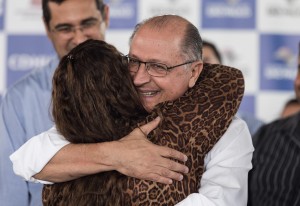Governador de São Paulo Geraldo Alckmin faz sorteio de 72 unidades habitacionais na Quadra da Escola Municipal Ciança Feliz, em Nova Canaã. Data: 29/05/2015. Local: Nova Canaã Paulista/SP. Foto: Caio Cestari/A2IMG.