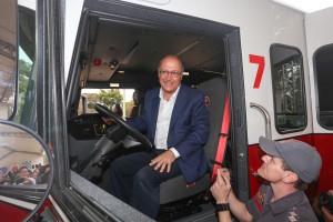 O governador do estado de São Paulo, Dr. Geraldo Alckmin, participa da cerimônia de entrega de viaturas e equipamentos ao Corpo de Bombeiros. Data: 02/07/2015. Local: Campinas/SP.   Foto: Gilberto Marques/A2img