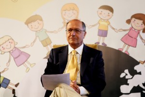 O governador do estado de São Paulo, Dr. Geraldo Alckmin, participa da cerimônia de assinatura do Decreto que dispõe sobre contribuições de empresas estatais ao Fundo Estadual dos Direitos da Criança e do Adolescente e ao Fundo Estadual do Idoso + Assinatura de autorizo de recursos para projetos de promoção da criança e do adolescente. Data: 13/07/2015. Local: São Paulo/SP.   Foto: Gilberto Marques/A2img