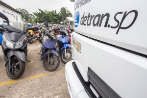 O Governador de São Paulo sanciona a PL que agiliza os procedimentos para leilões de veículos apreendidos pelo DETRAN. O evento ocorreu no Pátio Oeste do Detran em São Paulo. São Paulo - 29/09/2015 - Foto: Eduardo Saraiva/A2IMG