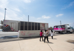 O Governador do Estado de São Paulo, entrega a carreta do Programa Mulheres de Peito para a Campanha “Corinthians é Preto e Branco, Outono Rosa”. Data: 26/10/2015. Local: São Paulo/SP.  Foto: Diogo Moreira/A2img