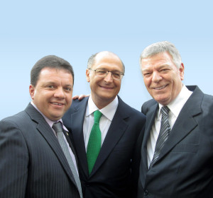 Geraldo Alckmin, Márcio Cabeça e Artur Parada Prócida - Fundo Azul C