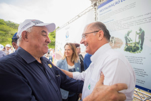 O Governador do Estado de São Paulo, participa do Programa Nascentes de Restauração Ecológica no Reservatório do Rio Paraitinga.Data: 13/11/2015. Local: Salesólolis/SP.  Foto: Diogo Moreira/A2img