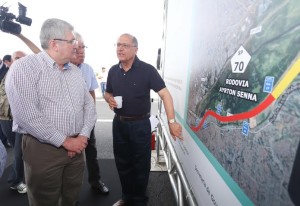 O governador do estado de  São  Paulo, participa da entrega da 6ª faixa de rolamento da rodovia Ayrton Senna.Data: 28/11/2015. Local: São Paulo/SP.  Foto: Gilberto Marques/A2img